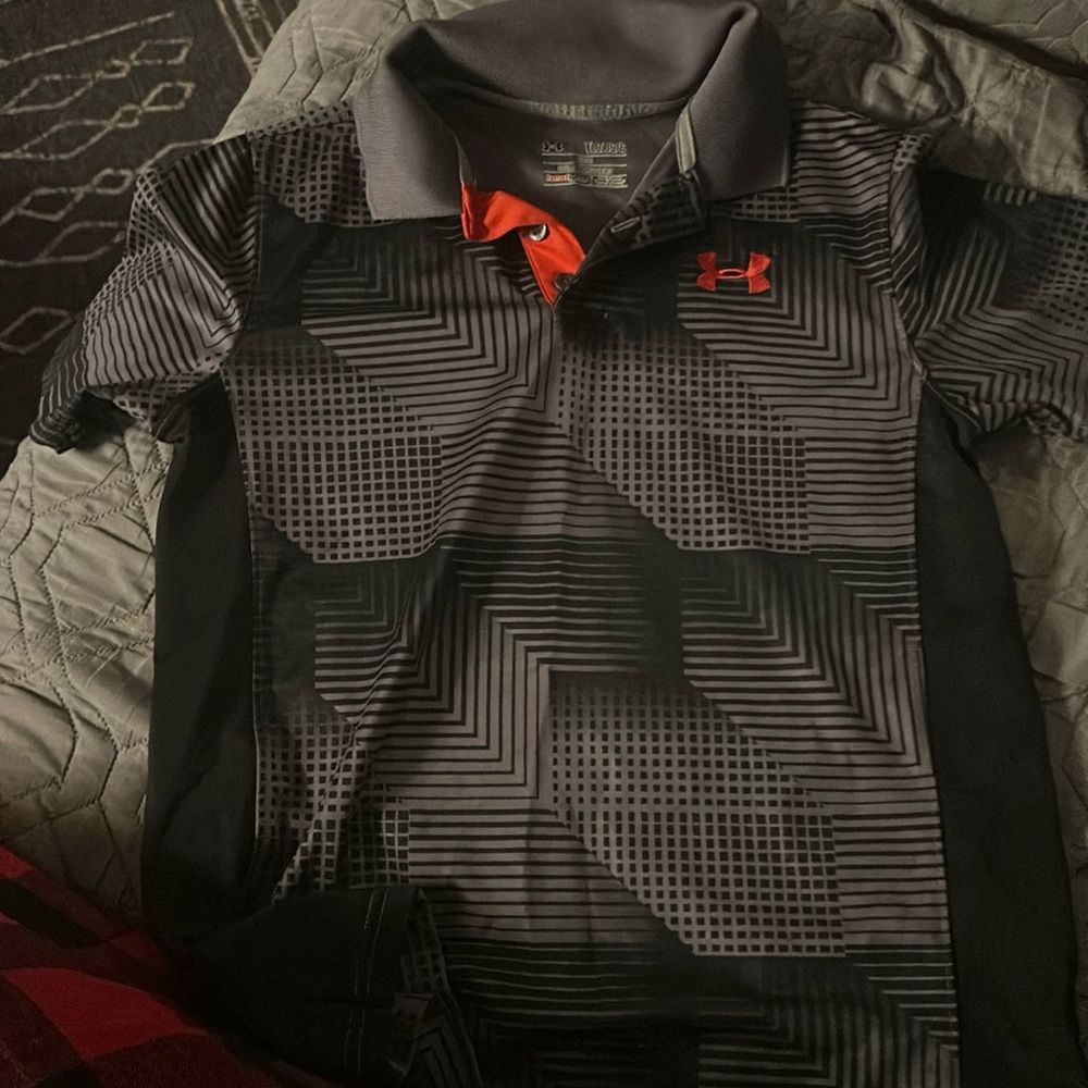 Boys golf style Under Armor polo size 10/12